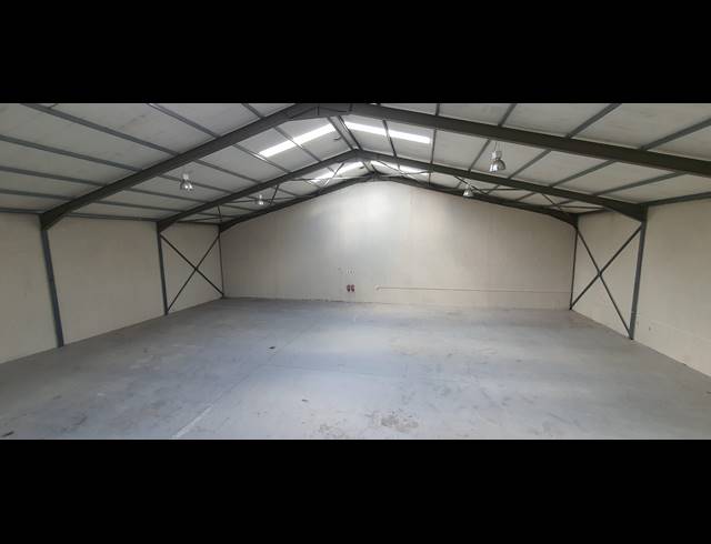 700M² WAREHOUSE FOR SALE IN KILLARNEY INDUSTRIA